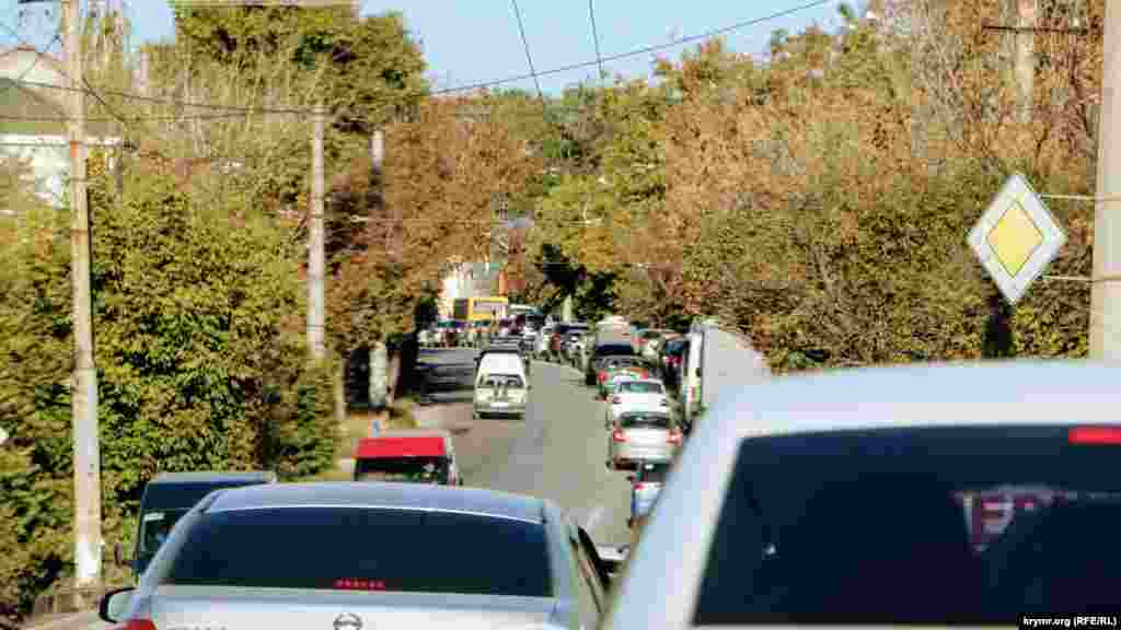 Огромные пробки на Данилова – в сторону улицы Генерала Васильева