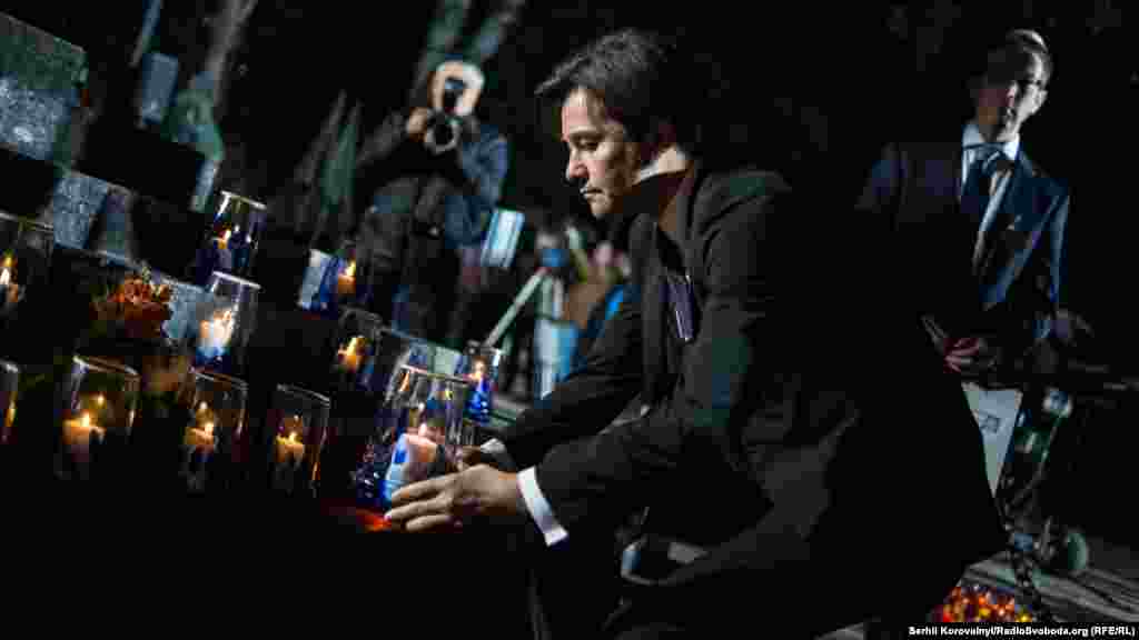 ...де запалили свічки, аби вшанувати пам’ять усіх загиблих