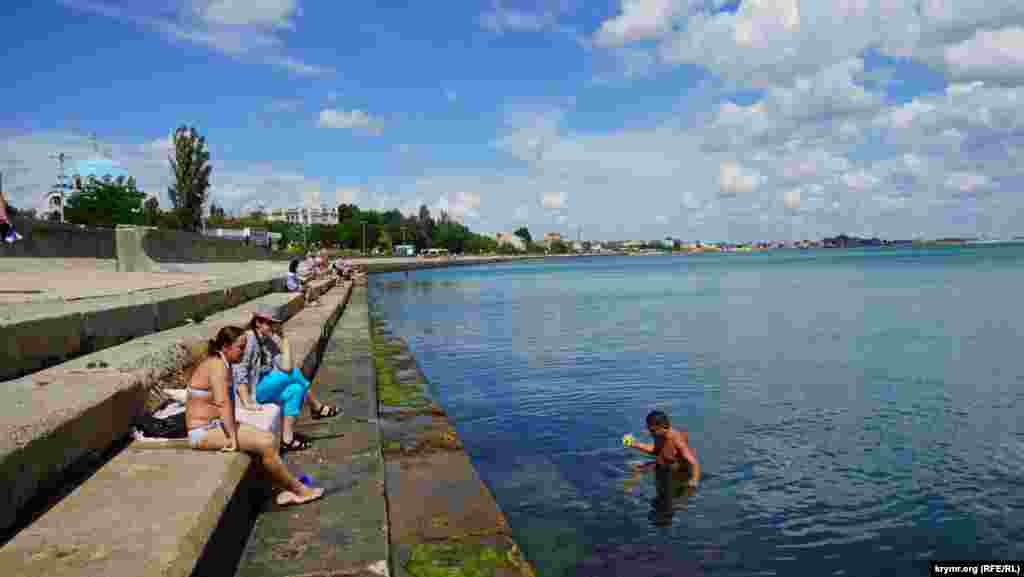 Еще меньше отдыхающих на реконструированной набережной имени Терешковой