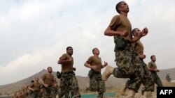 Первая группа курсантов в Афганской национальной академии сухопутных войск