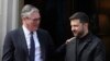 Премьер-министр Великобритании Кир Стармер (слева) и президент Украины Владимир Зеленский