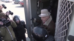 «Святкові» затримання до Дня волі у Білорусі (відео) «Святкові» затримання до Дня волі у Білорусі (відео)