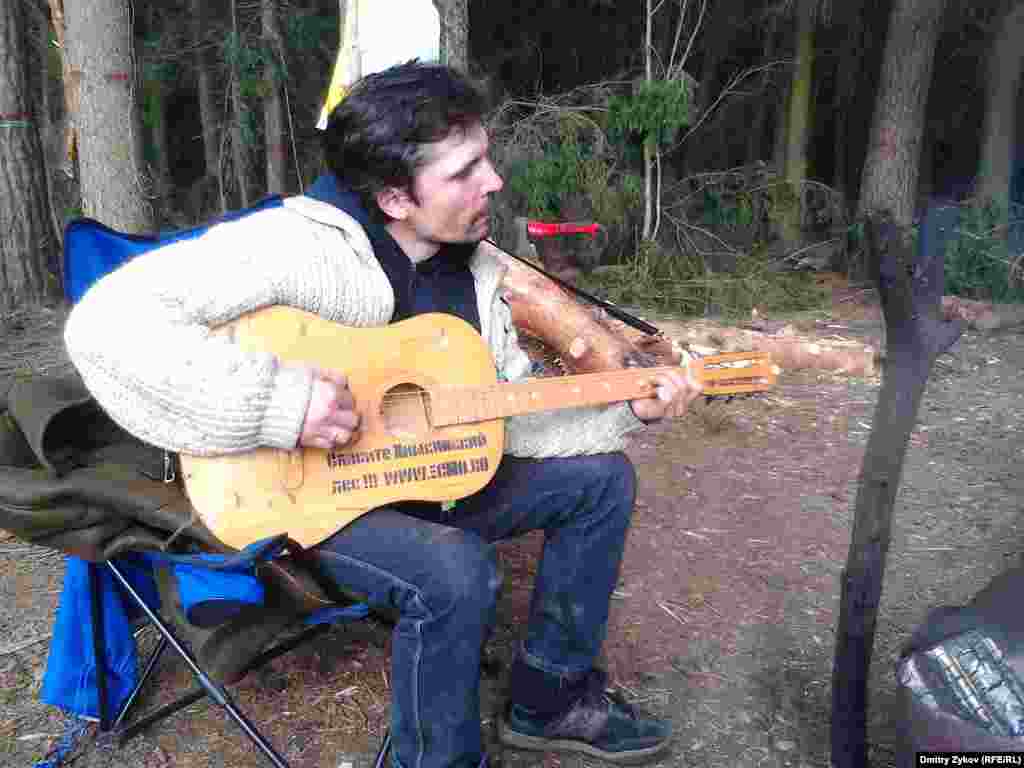 Активист Леша Рассолов сочинил песню про ЧОП "Витязь"