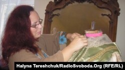 Віоліна Даренська робить останні штрихи