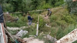 Так зване «МНС ЛНР» та люди у камуфляжі під станично-луганським мостом Так зване «МНС ЛНР» та люди у камуфляжі під станично-луганським мостом