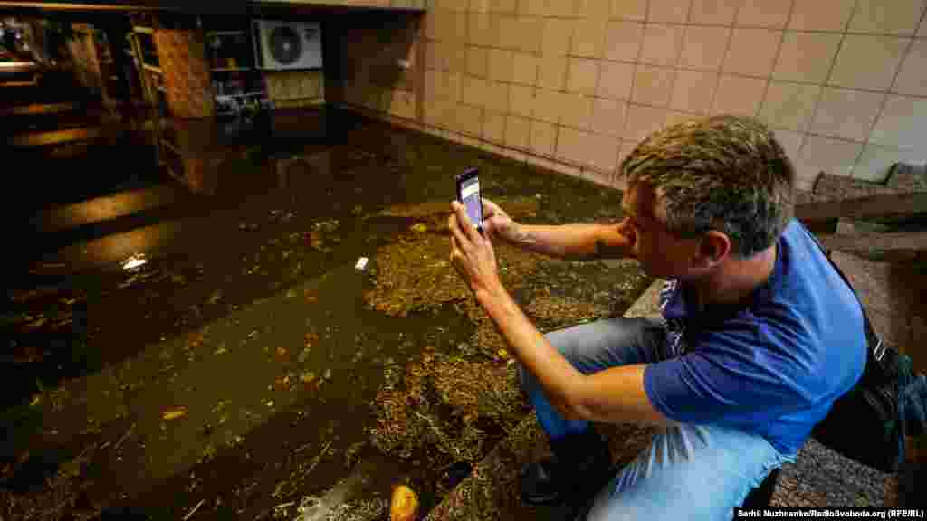 Затоплений перехід до станції метро «Академмістечко», Київ, 19 липня 2021 року