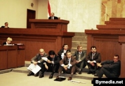 Голодування депутатів парламенту Білорусі проти референдуму. Лукашенко. Позняк, Барщевський та інші. 2 квітня 1995 року