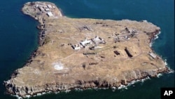 Остров Змеиный – остров в Черном море, который принадлежит Украине и определяет ее территориальные воды, 1995 год