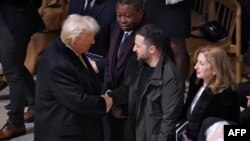 Дональд Трамп (слева) и Владимир Зеленский. Архивное фото