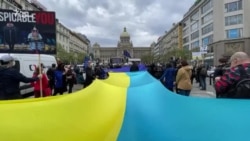 У Празі на акції протесту проти впливу Росії розгорнули прапор України – відео У Празі на акції протесту проти впливу Росії розгорнули прапор України – відео