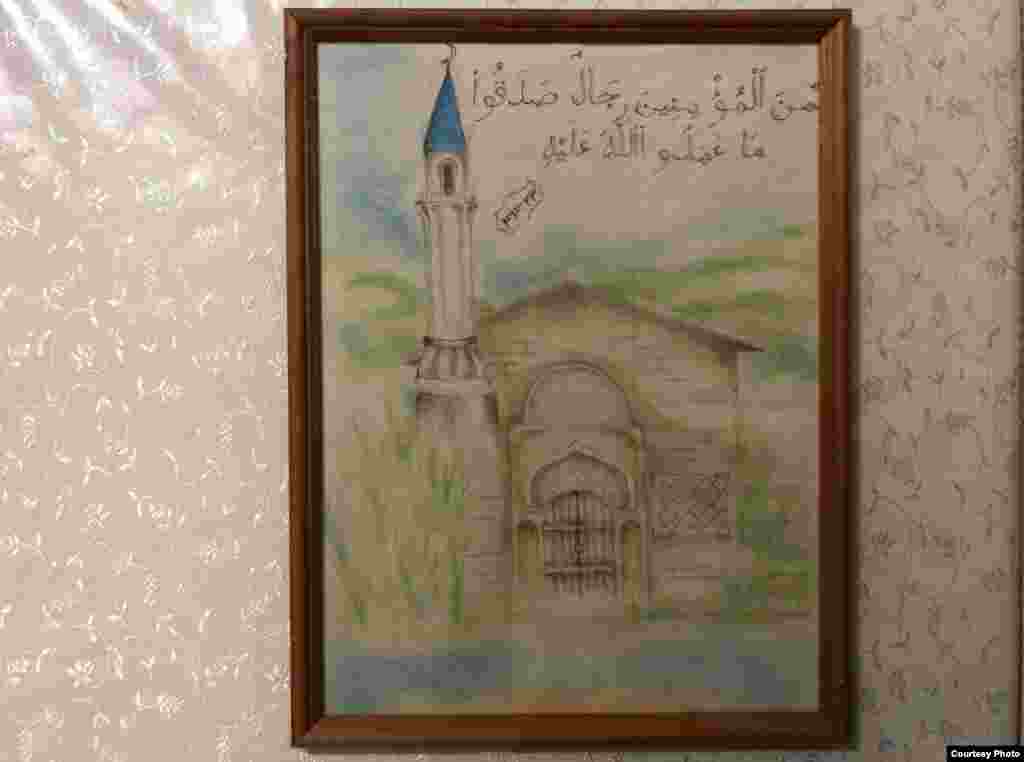 Неизвестный крымский заключенный передал в качестве подарка эту картину Решату Эмирусеинову. Эмирусеинов был участником акции на Красной площади в Москве в поддержку арестованных крымских татар. Семья надеется, что вскоре узнает имя автора картины и поблагодарит лично 