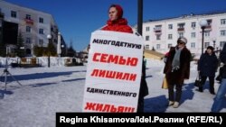 Миляуша Терскова на митинге против программы переселения из аварийного жилья в Зеленодольске. 10 марта 2019 года