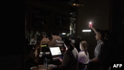 Ілюстраційне фото: відключення світла в ресторані, Київ, листопад 2024 року