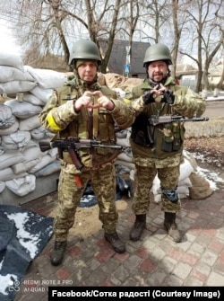 Ініціатори групи городників та садівників «Сотка радості» Сергій Мірошниченко (ліворуч) та Сергій Шульга з м. Яготина на Київщині