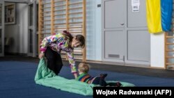 Діти з українського Мелітополя в центрі тимчасового розміщення в Перемишлі, 28 лютого 2022 року 