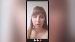 Дядьки бачать дівчинку, яку вважають дурнішою за себе Дядьки бачать дівчинку, яку вважають дурнішою за себе