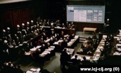 Судова зала на Нюрнберзькому процесі, 1947 рік. Фотографії, що зберігаються у Міжнародному суді ООН, оцифрував і виклав у вільний доступ Стендфордський університет