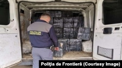 Un pachet de țigări din zece consumat în România provine din contrabandă, arată statisticile autorităților.
