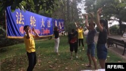 Последователи учения "Фалуньгун", архивное фото