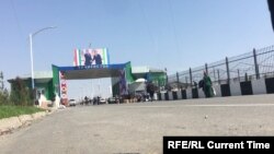 Яке аз гузаргоҳҳои марзӣ миёни Тоҷикистон ва Узбекистон. Равобити ду кишвар бо сари кор омадани президент Шавкат Мирзиёев беҳбуд ёфт