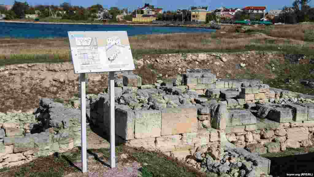 Калос Лимен в IV в. до н.э. основали греки-ионийцы. Город площадью около четырех гектаров окружала крепостная стена с четырехугольными башнями. Ныне здесь располагается историко-археологический заповедник «Калос Лимен». Его основали в 1997 году для изучения и популяризации этого уникального археологического объекта