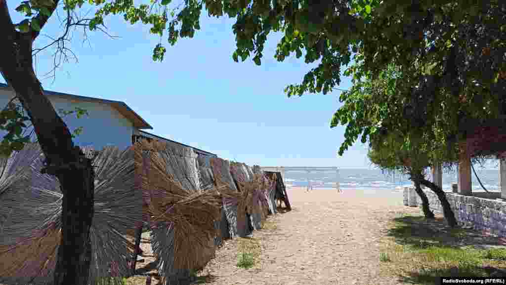 Ці парасольки мали прикрасити пляж 