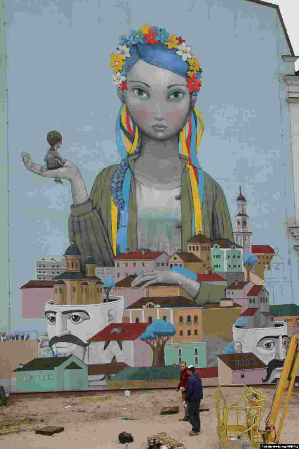 Графіті «Відродження» з'явилося на торцевому боці старого будинку на перетині Андріївського узвозу та Боричевого Току в Києві. Автори роботи французький графітчик Жюльєн Маллан і художник із Севастополя Олексій Кислов. Київ, 10 квітня 2014 року