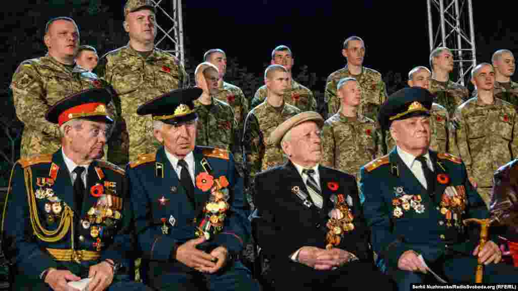 Ветерани Червоної армії під час акції «Перша хвилина миру» у Національному музеї історії України у Другій світовій війні.