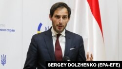 پکه هوکسترا، وزیر خارجه هلند، از اعمال تحریمهای شدیدتر علیه ایران حمایت کرده است