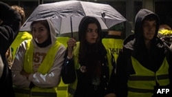 Studenti blokiraju ulaz u zgradu javnog servisa Radio-televizije Srbije u Beogradu 11. marta 2025.