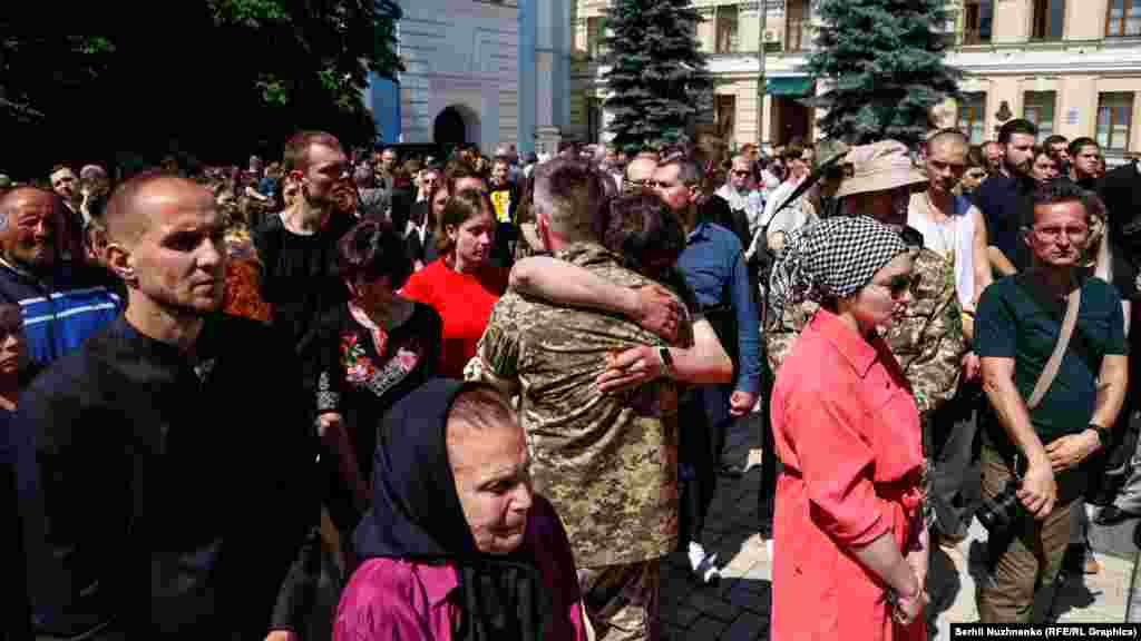 Прощання з Романом Ратушним  у Михайлівському соборі