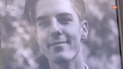 У Києві попрощалися з активістом Романом Ратушним (відео) У Києві попрощалися з активістом Романом Ратушним (відео)