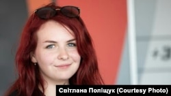 Парамедик Катерина («Пташка») стала відомою після того, як виклала відео, де вона співає на заблокованому заводі «Азовсталь». Катерина ймовірно у російському полоні