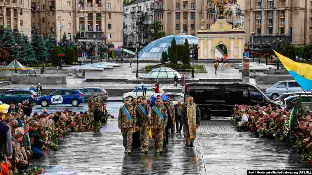У Києві на Майдані Незалежності прощалися із командиром батальйону «Карпатська Січ» Олегом Куциним