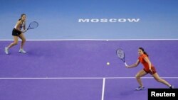 В то же время, Женская теннисная ассоциация (WTA) позволяет россиянам и белорусам участвовать в турнирах в статусе нейтральных спортсменов