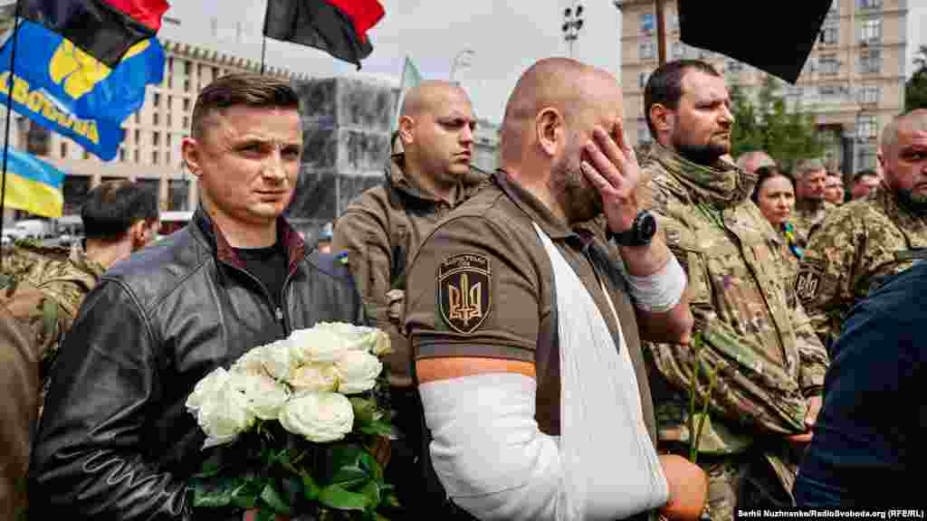 Чоловіки не стримували сльози 