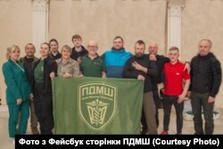 Медики-добровольці ПДМШ, серед них Данило Середа, шостий із ліва на право