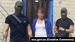 Наразі жінці оголошена підозра у держзраді, її обрали запобіжний захід у вигляді тримання під вартою.