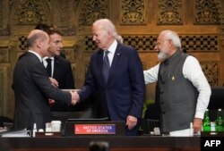 Лідери (зліва направо) Німеччини, Франції, США та Індії на саміті «Двадцятки» в Індонезії