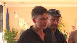 Вибори на Луганщині: Савченко виявила незаконну заміну членів дільничних комісій (відео) Вибори на Луганщині: Савченко виявила незаконну заміну членів дільничних комісій (відео)