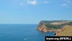 Где-то здесь, у входа в Балаклавскую бухту, затонул английский пароход «Принц»