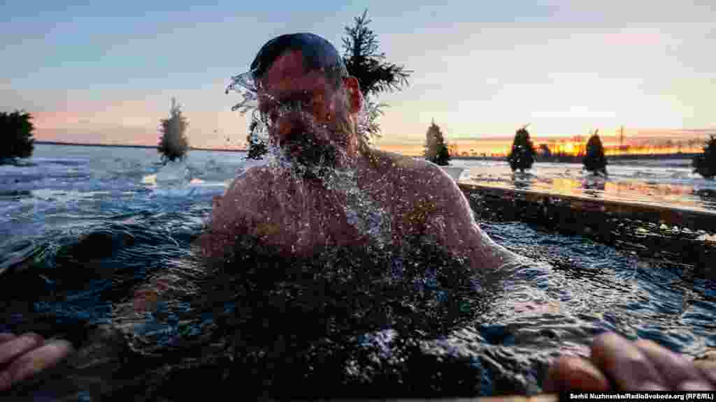 Сама церква ніколи не рекомендувала занурюватись взимку у воду. Про це інформує пресслужба ПЦУ у фейсбуці