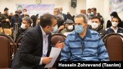 جمشید شارمهد در یکی از جلسات دادگاه انقلاب