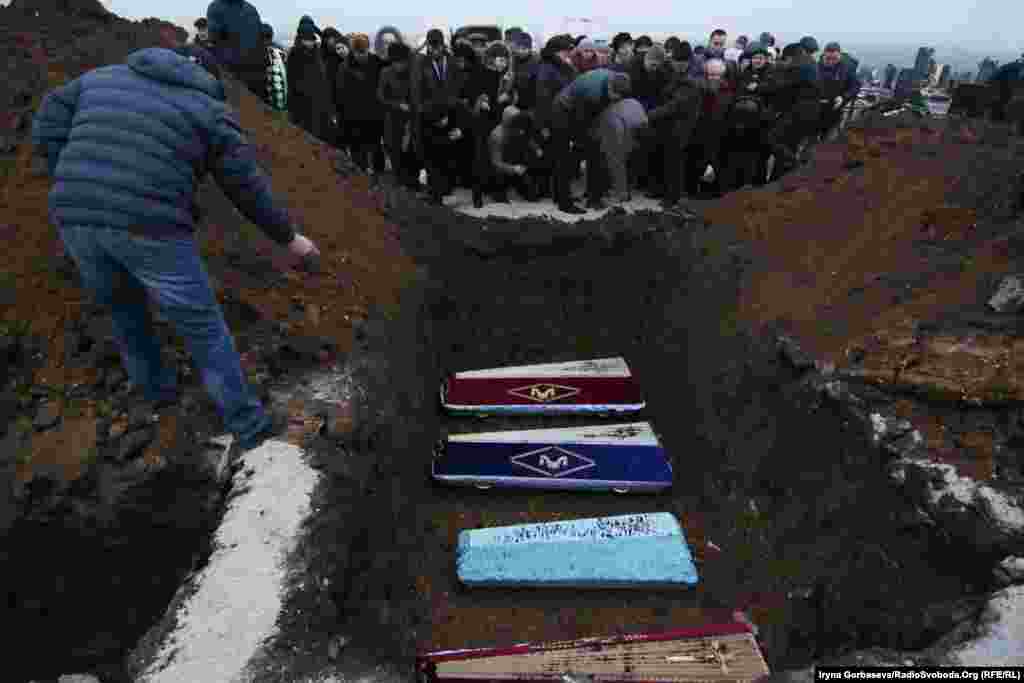 Місто ховало своїх жителів цілими сім'ями. Серед загиблих були діти – 4-річний хлопчик та 17-річна дівчина.