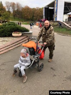 Андрій Хабінець з онучкою