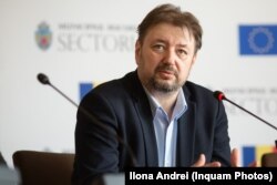 Cristian Pîrvulescu amintește că abordările cu miză electorală vor fi clarificate în PNL după ce premierul său va fi înlocuit de cel din partea PSD.