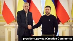 Президент України Володимир Зеленський і федеральний президент Австрії Александр Ван дер Беллен (ліворуч). Київ, 1 лютого 2023 року