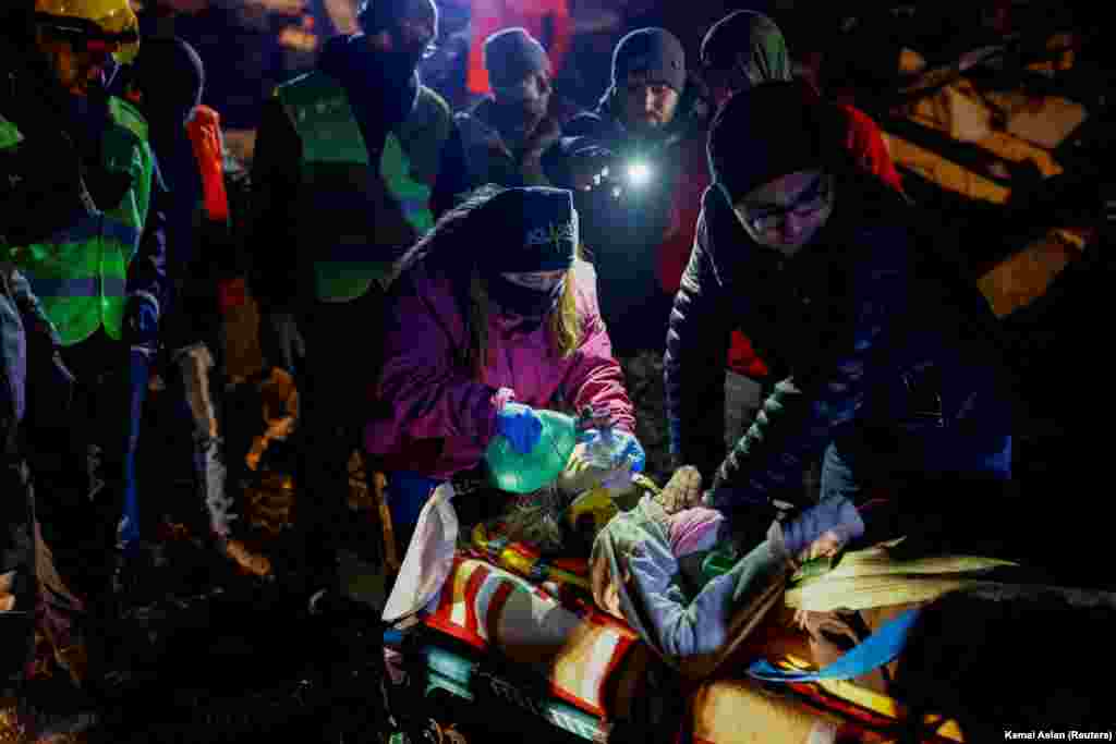 Эта женщина, к сожалению, погибла, несмотря на то что ее достали из-под завалов живой.  