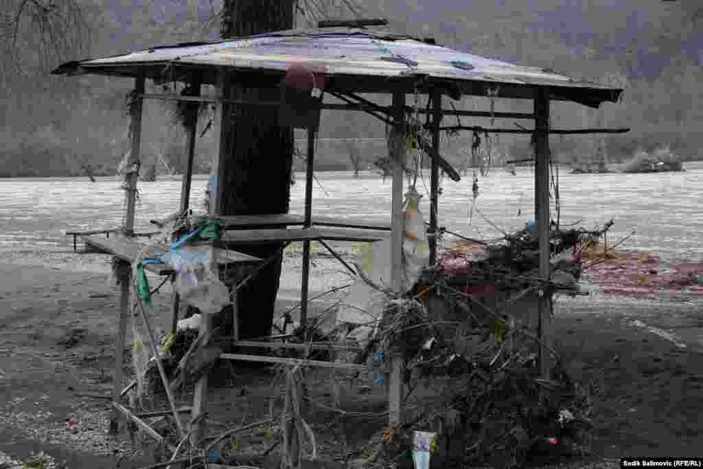 Branislav Trišić, vršilac dužnosti načelnika Opštine Bratunac kazao je 19. januara za Radio Slobodna Evropa da će trebati mnogo vremena i sredstava da se izletište ponovo uredi. "Najvažnije je da nije bilo opasnosti za ljude i domaćinstva", kazao je Trišić.