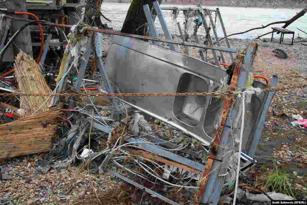 Vodena stihija izlila se stotinjak metara  iz korita i uništila sve objekte i sportske terene.